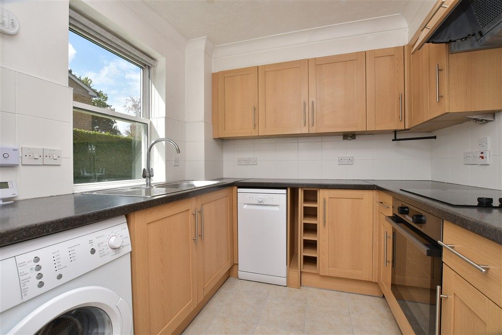 Property photo 3 of 9 Kitchen