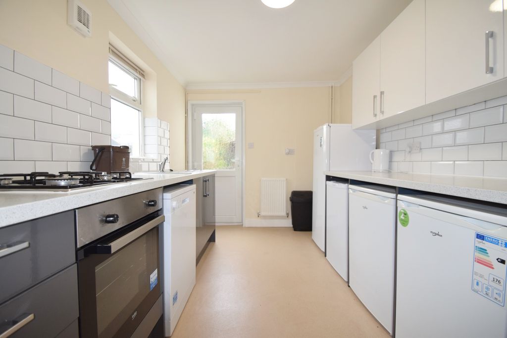 Property photo 1 of 9 Photo 6