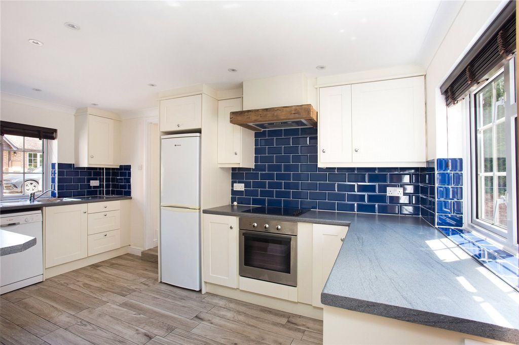 Property photo 3 of 19 Kitchen