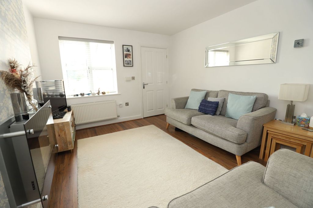 Property photo 3 of 27