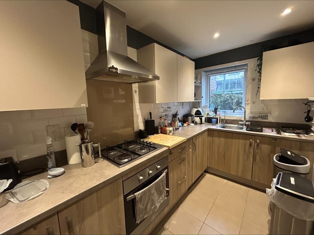 Property photo 3 of 8 Kitchen