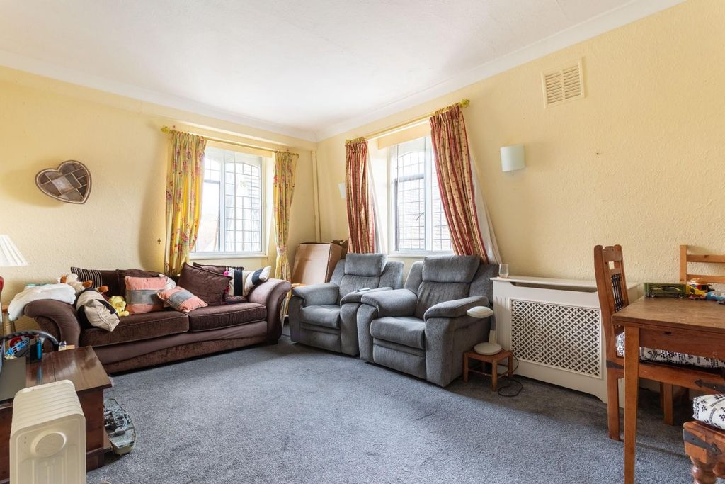 Property photo 3 of 12 Tudor Close-6.Jpg