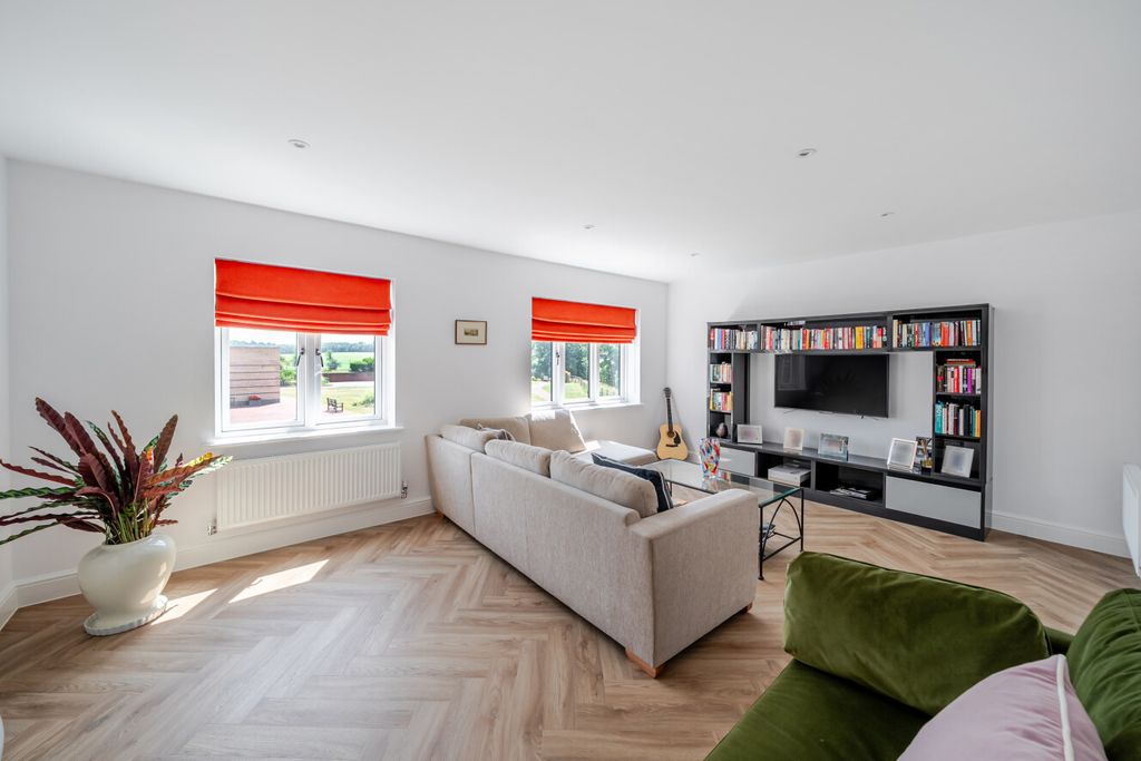 Property photo 3 of 28 1486232-20-6A47c0...
