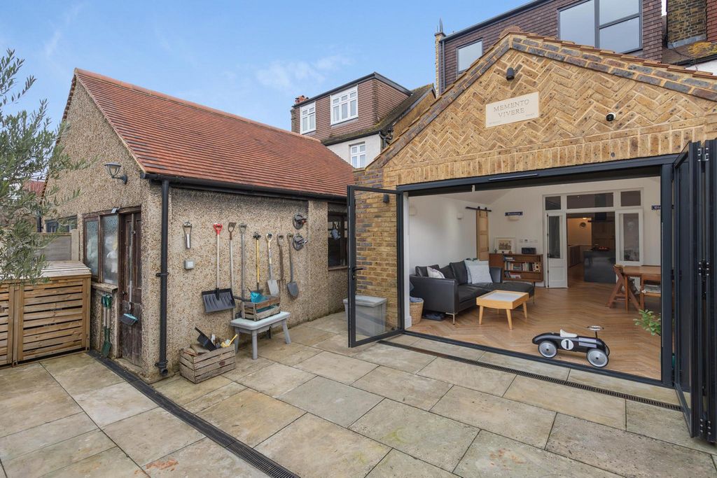 Property photo 3 of 19