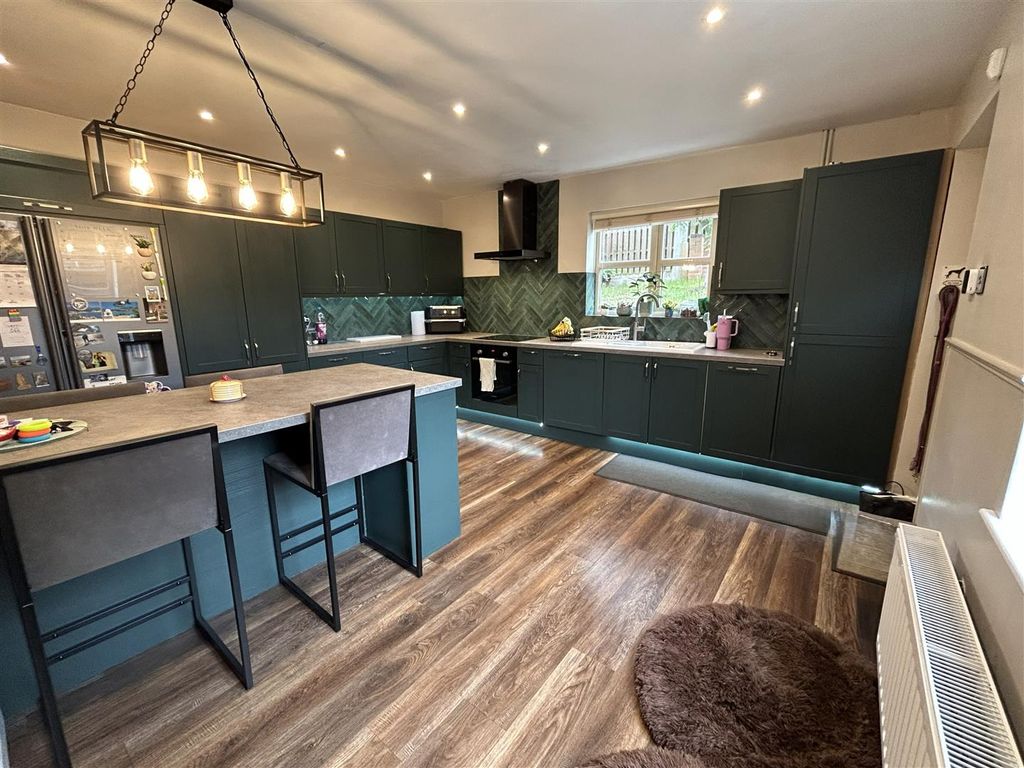 Property photo 2 of 14 Dining Kitchen
