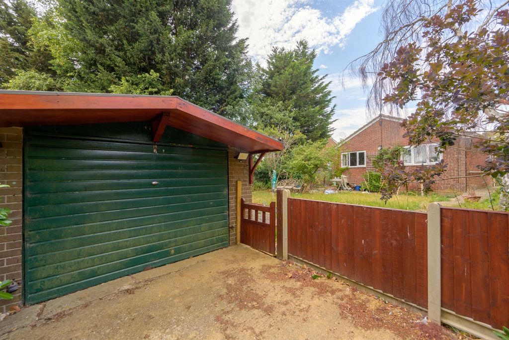 Property photo 2 of 11