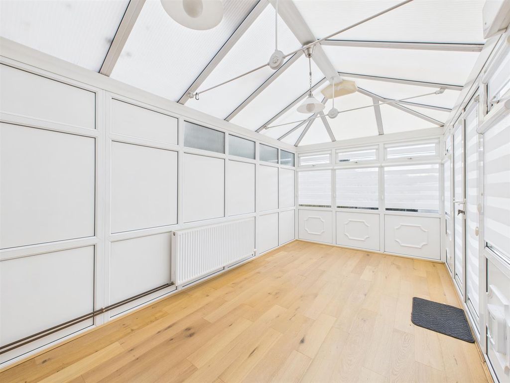 Property photo 3 of 29 Cam02295G0-Pr0386-Still014.Jpg