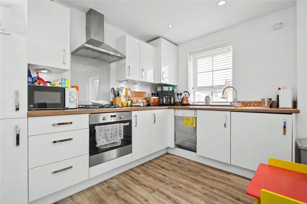 Property photo 3 of 21 Picture No. 17