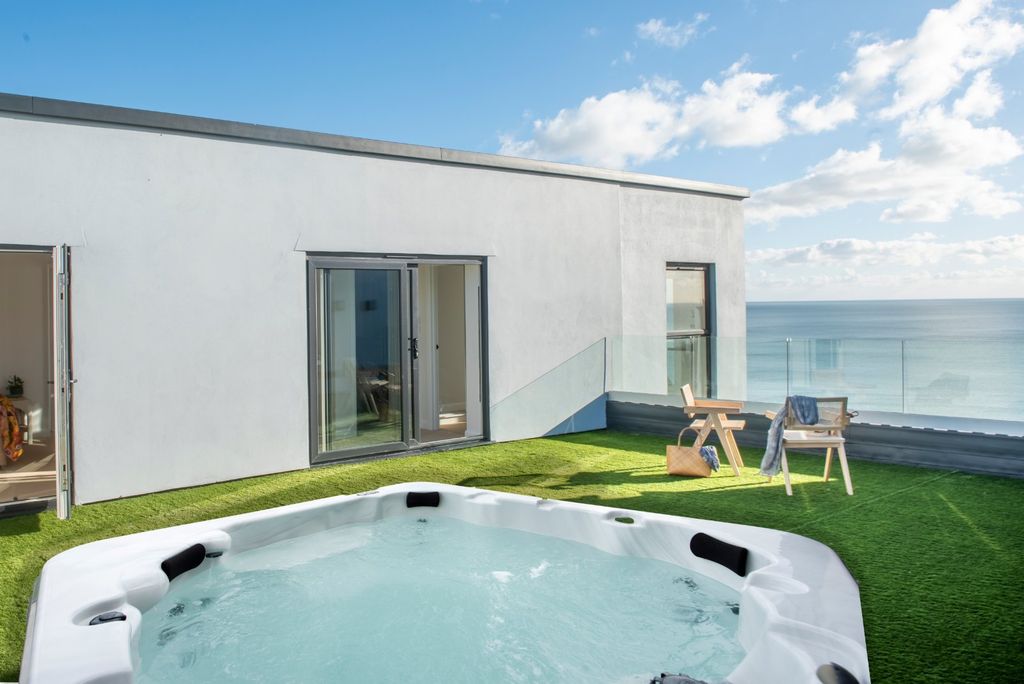 Property photo 1 of 20 Roof Terrace