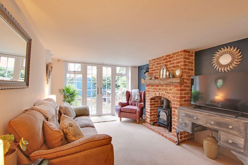 Property photo 2 of 18