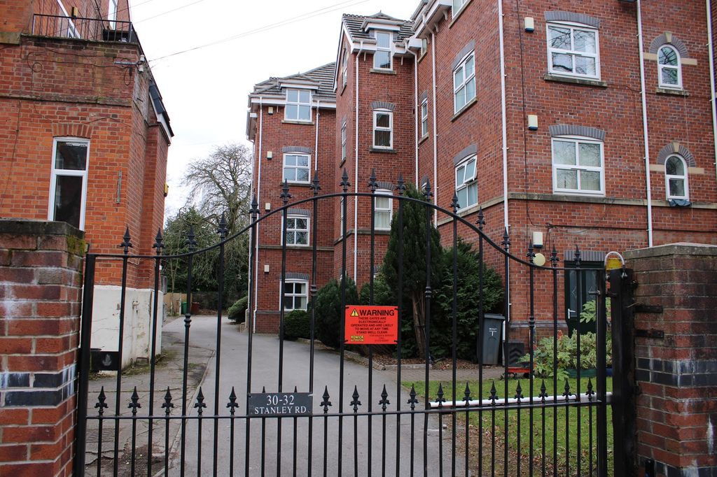 Property photo 2 of 15 Front