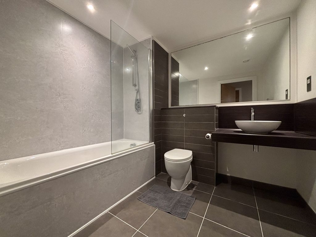 Property photo 3 of 11 Image00014