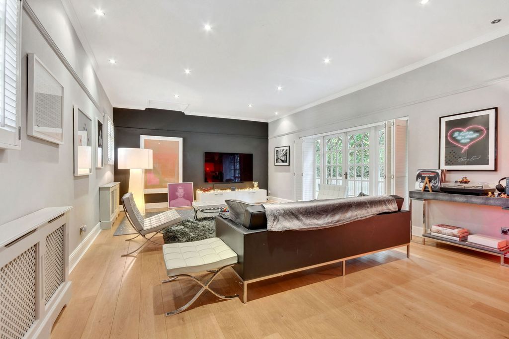 Property photo 2 of 34