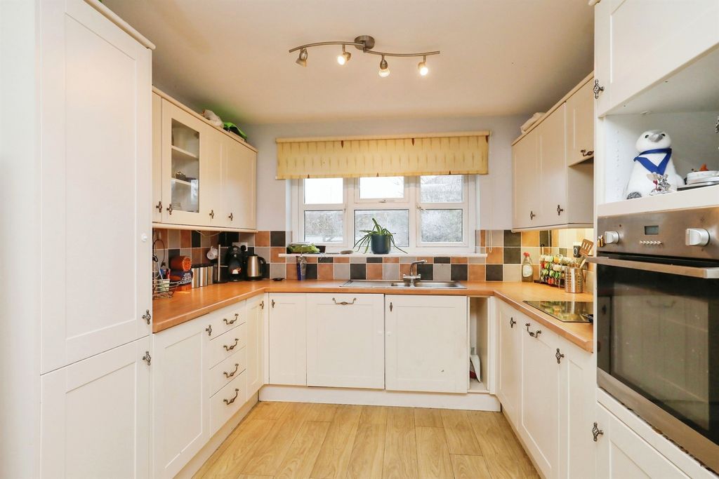 Property photo 3 of 15