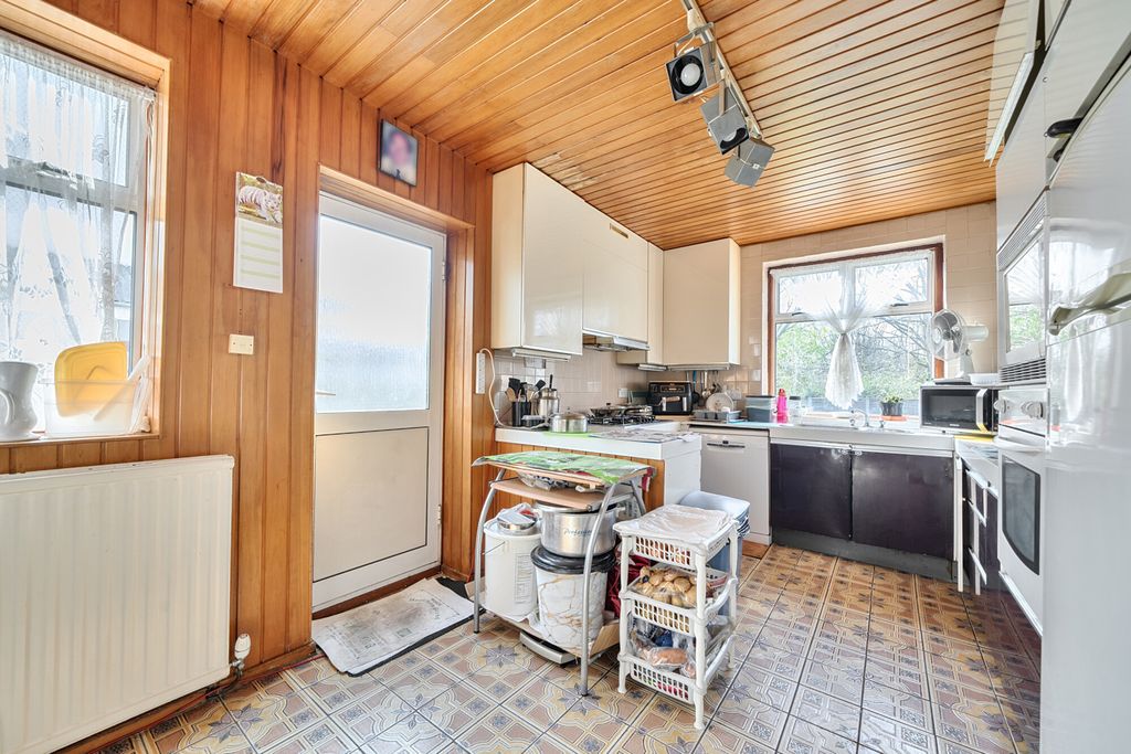 Property photo 3 of 19 1441115-11-69d66F...