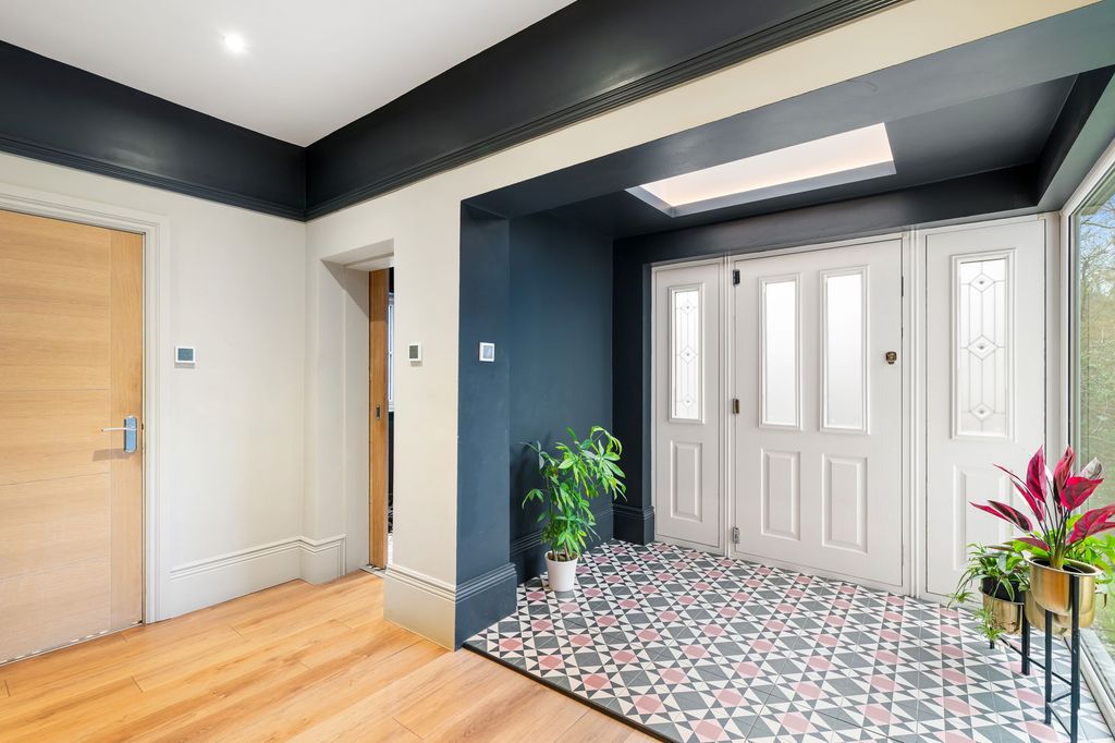 Property photo 3 of 64