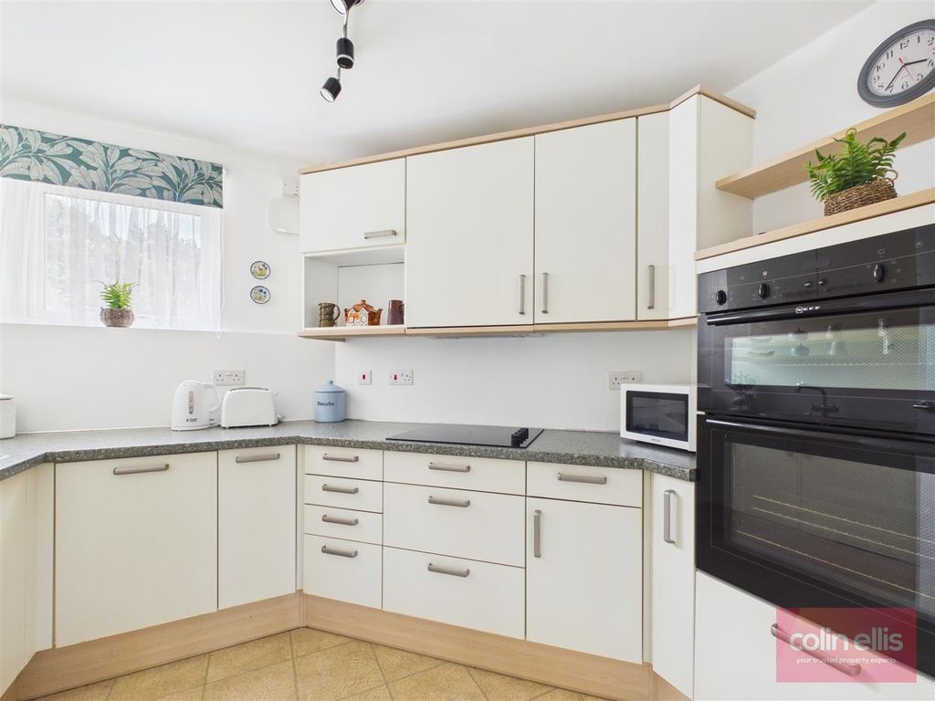 Property photo 3 of 17 Cam05075G0-Pr0405-Still015.Jpg