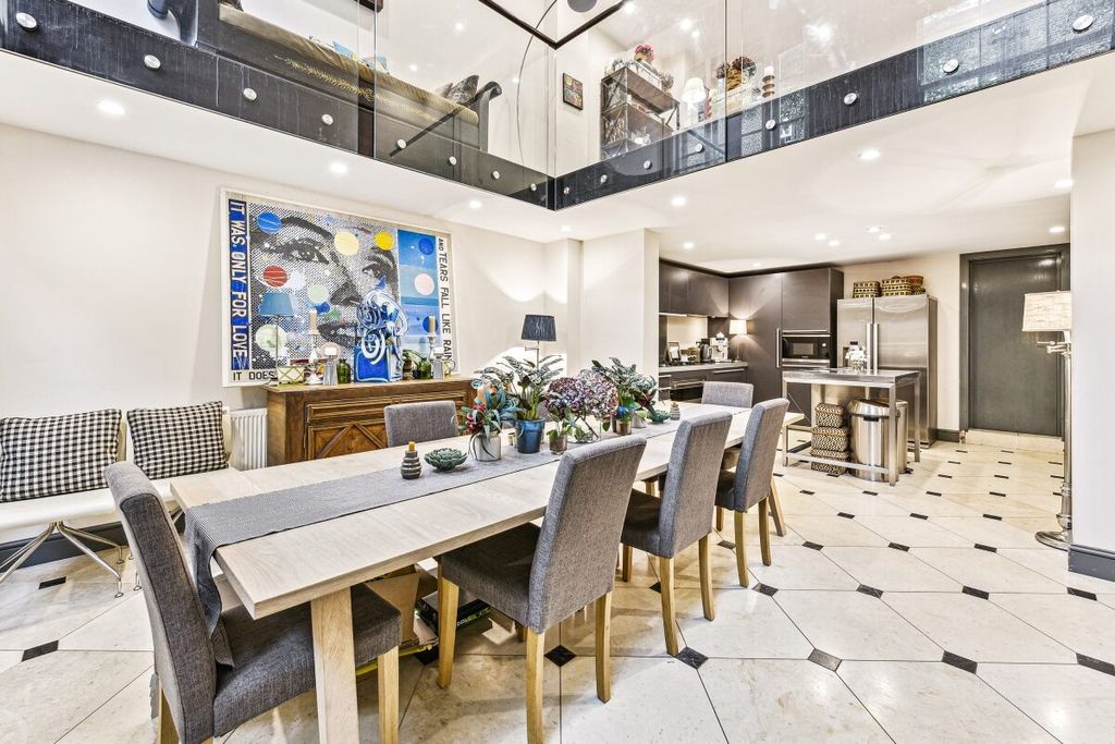 Property photo 2 of 16 Jll