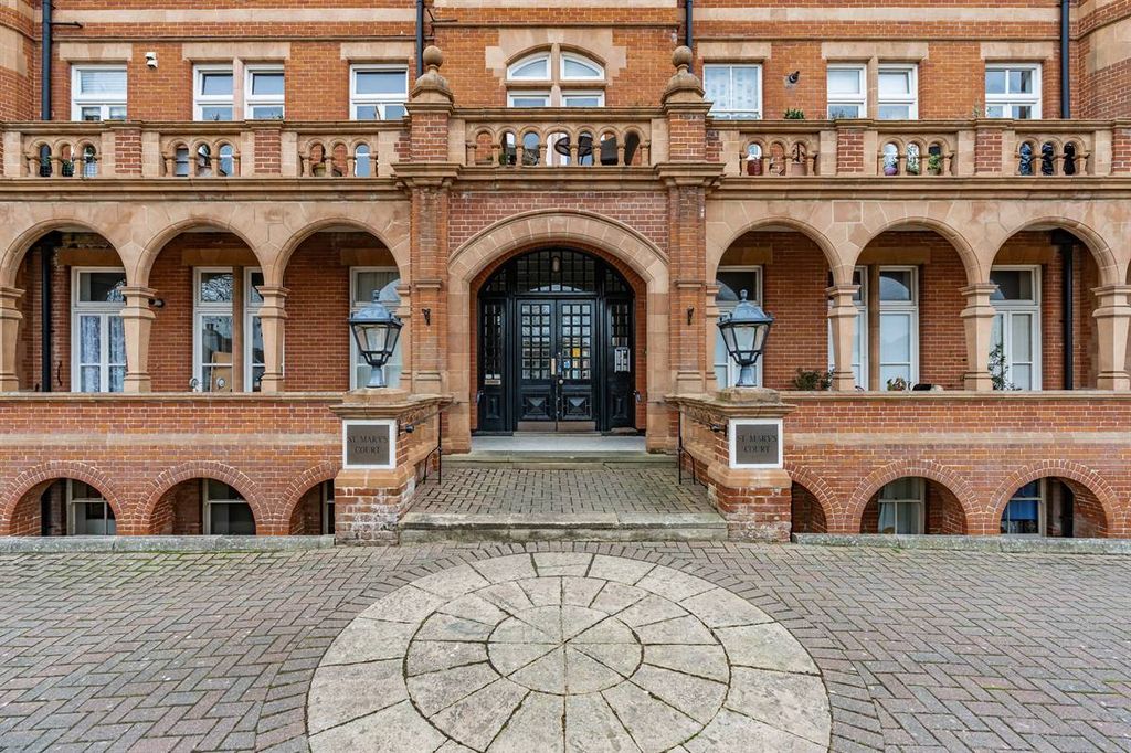 Property photo 2 of 23