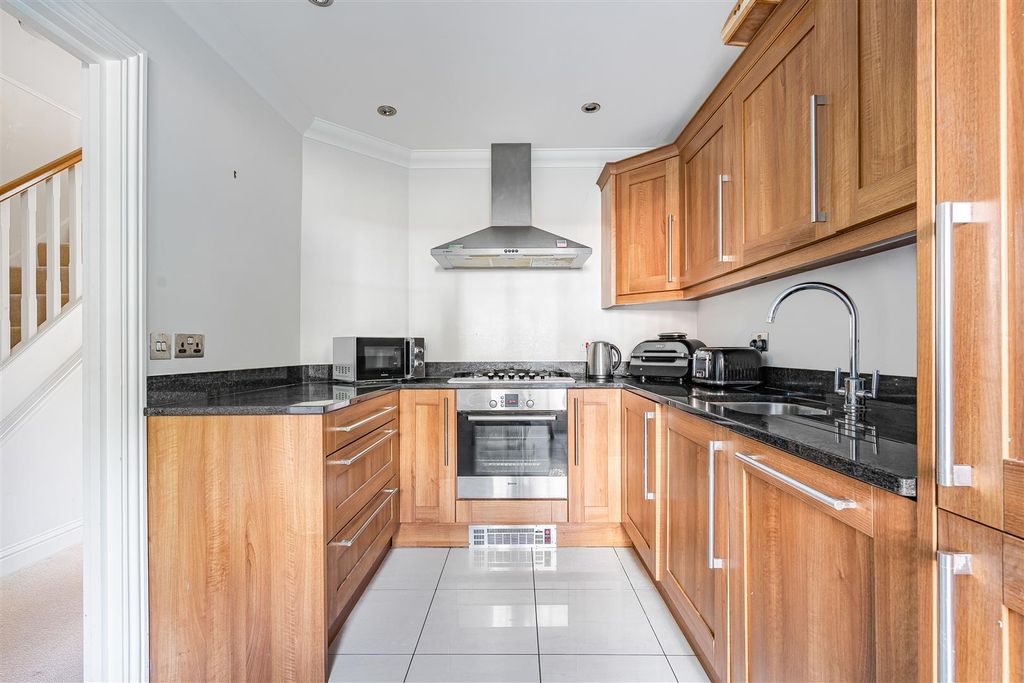 Property photo 3 of 18 11_76136.Jpg