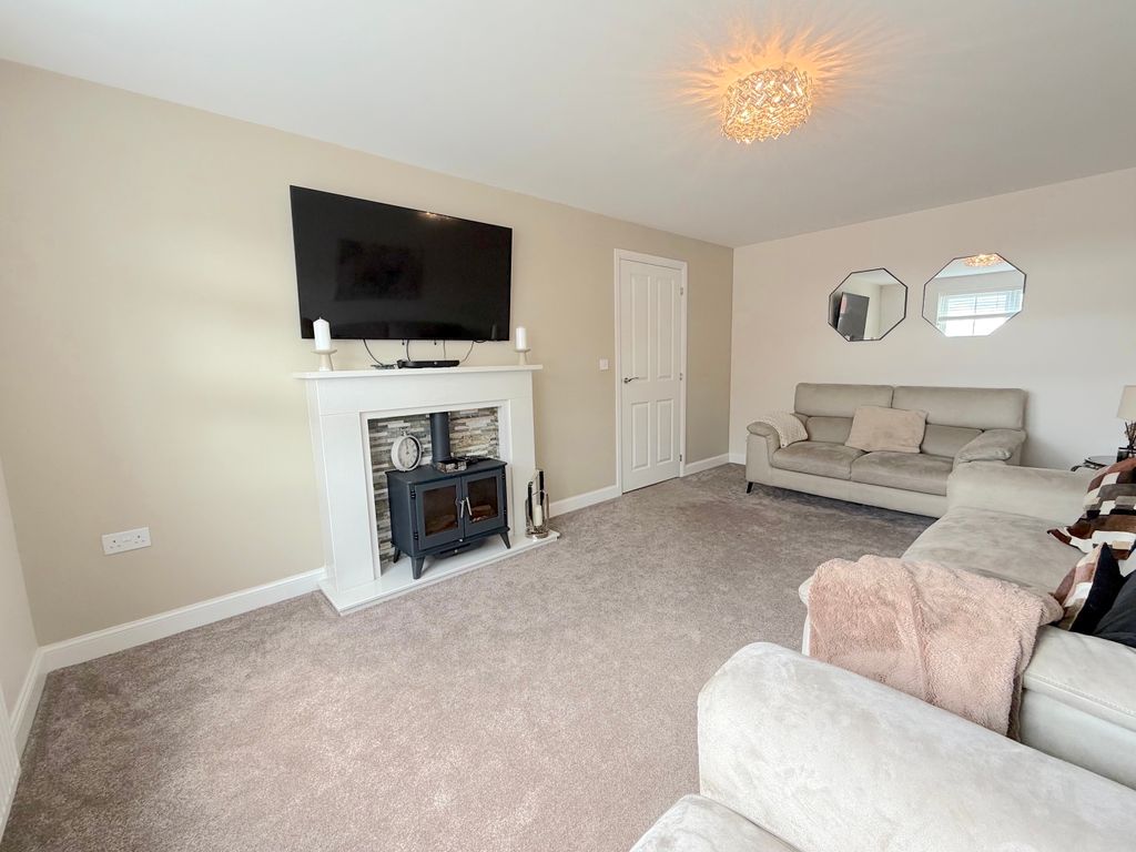Property photo 2 of 27