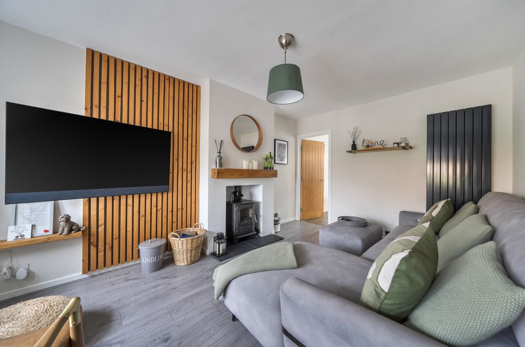 Property photo 3 of 23 Lounge