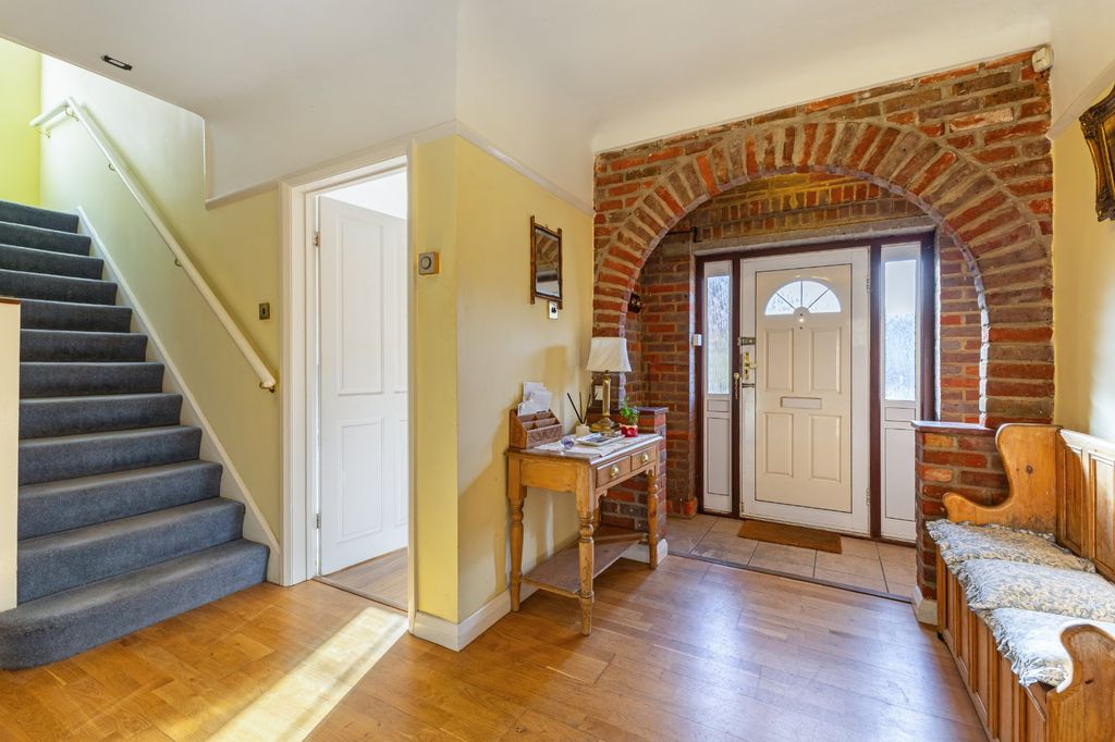 Property photo 2 of 18 Hallway