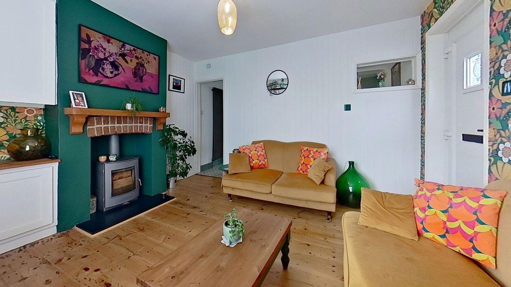 Property photo 3 of 32