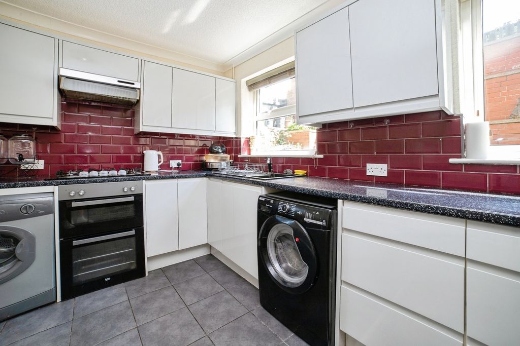 Property photo 3 of 20 Kitchen Dining Room