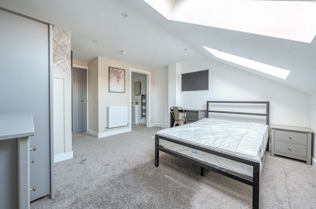 Property photo 3 of 13 1426112-12-69B13d...