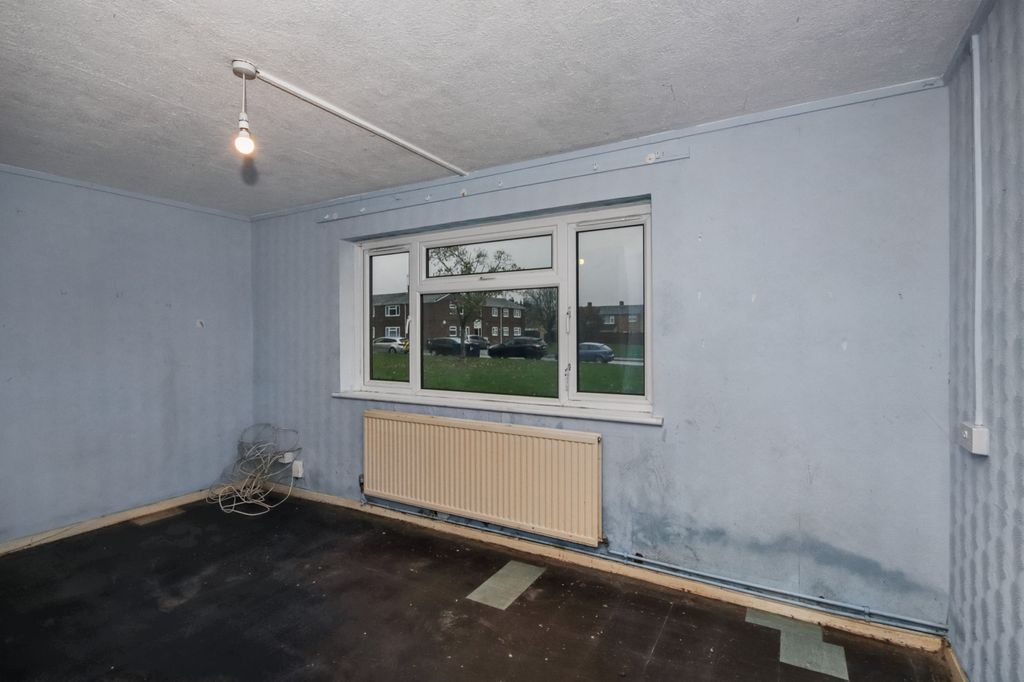 Property photo 2 of 11 64 Longsands Road, St. Neots, Cambridgeshire Pe19 1Te