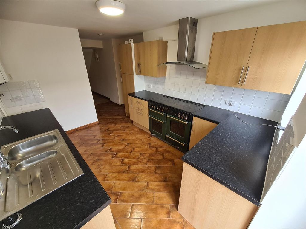 Property photo 3 of 8 Kitchen