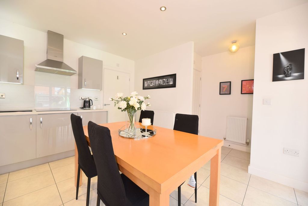 Additional image 6 of 3 bed semi-detached house for saleGale Drive, Biggleswade SG18