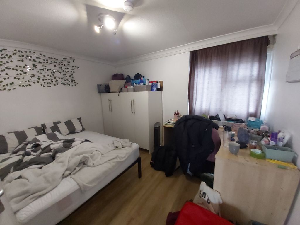 Property photo 2 of 11 Bedroom