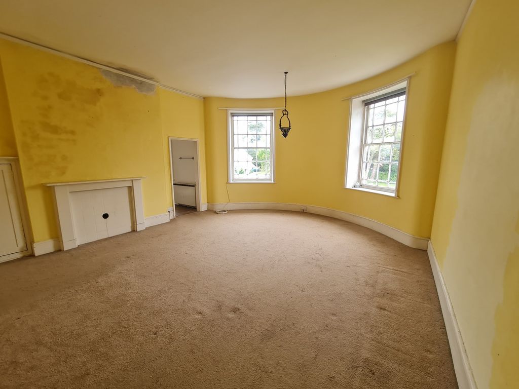 Property photo 2 of 49