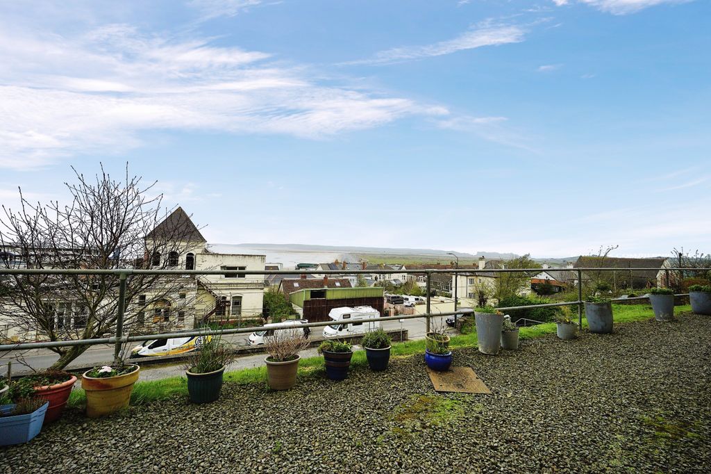 Property photo 2 of 11 General View