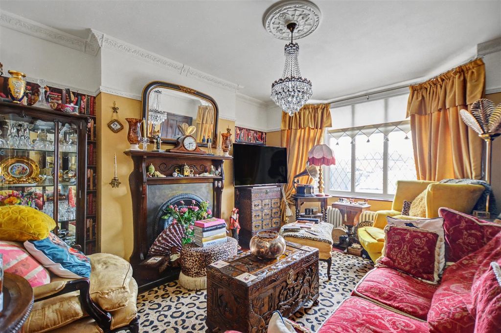 Property photo 2 of 24 Lounge_1.Jpeg