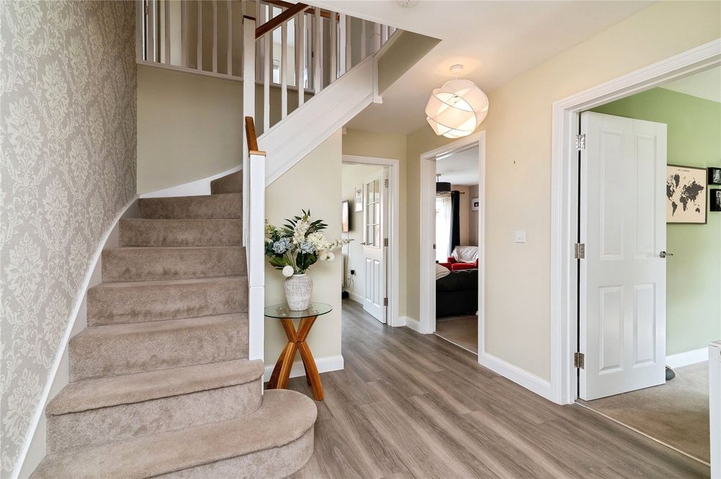 Property photo 3 of 25 Entrance Hall