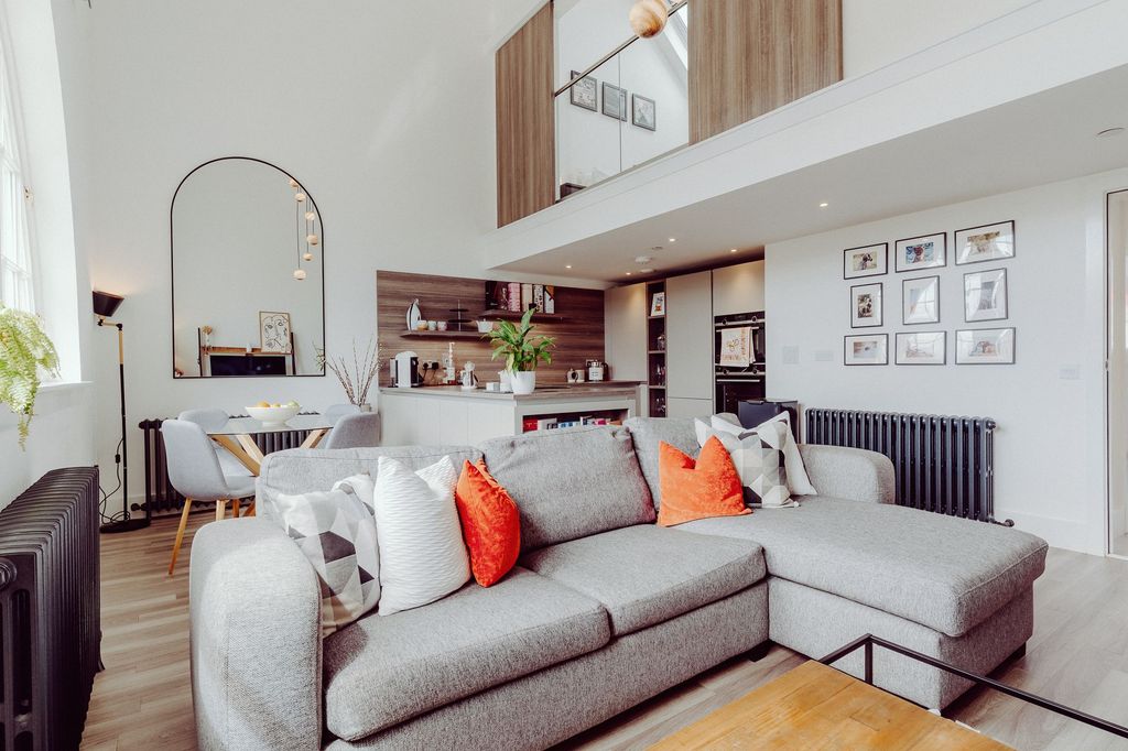 Property photo 3 of 12