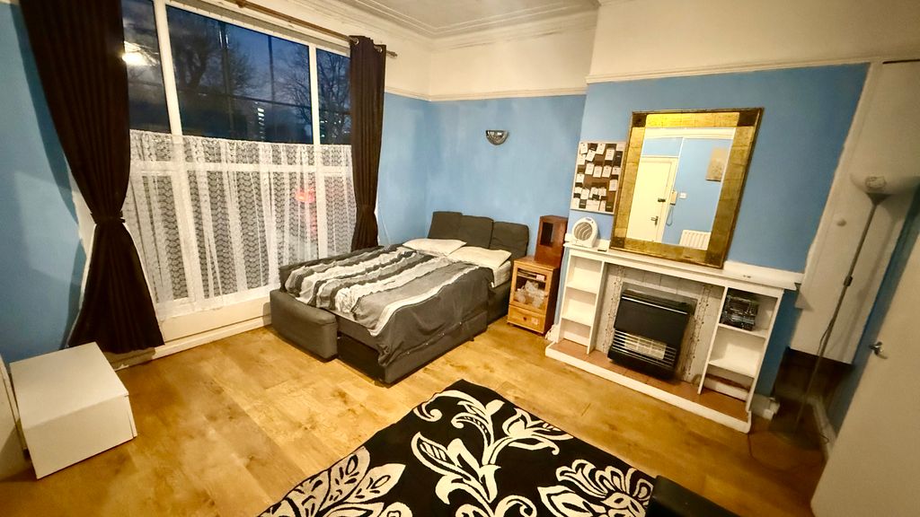 Property photo 2 of 6