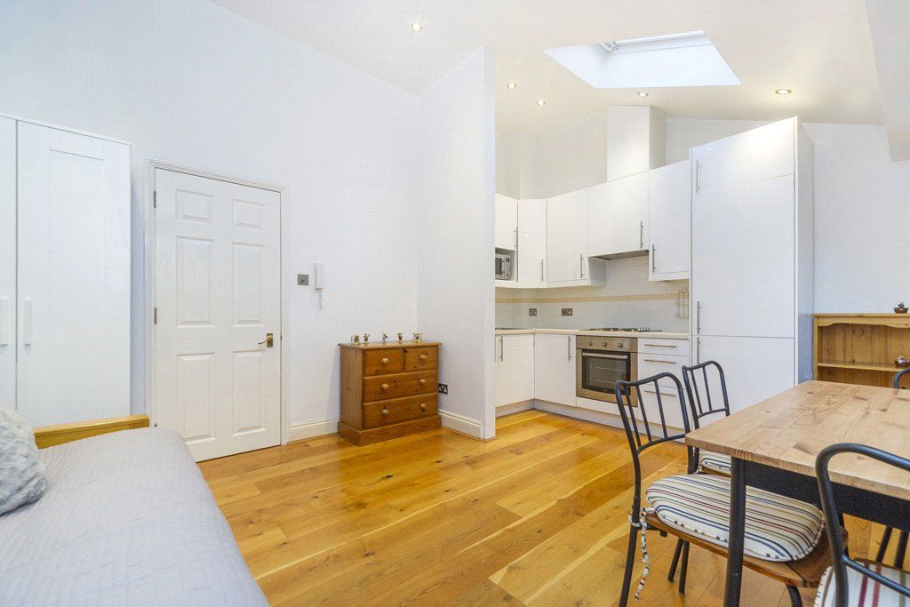 Property photo 2 of 18 Picture No. 15
