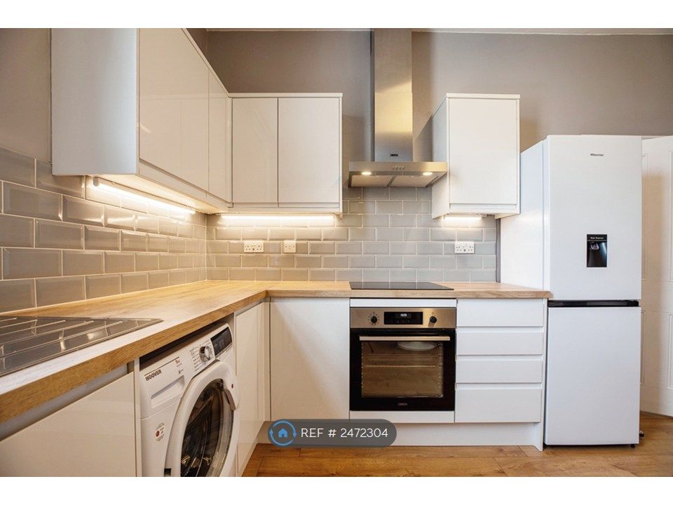 Property photo 3 of 22 Kitchen