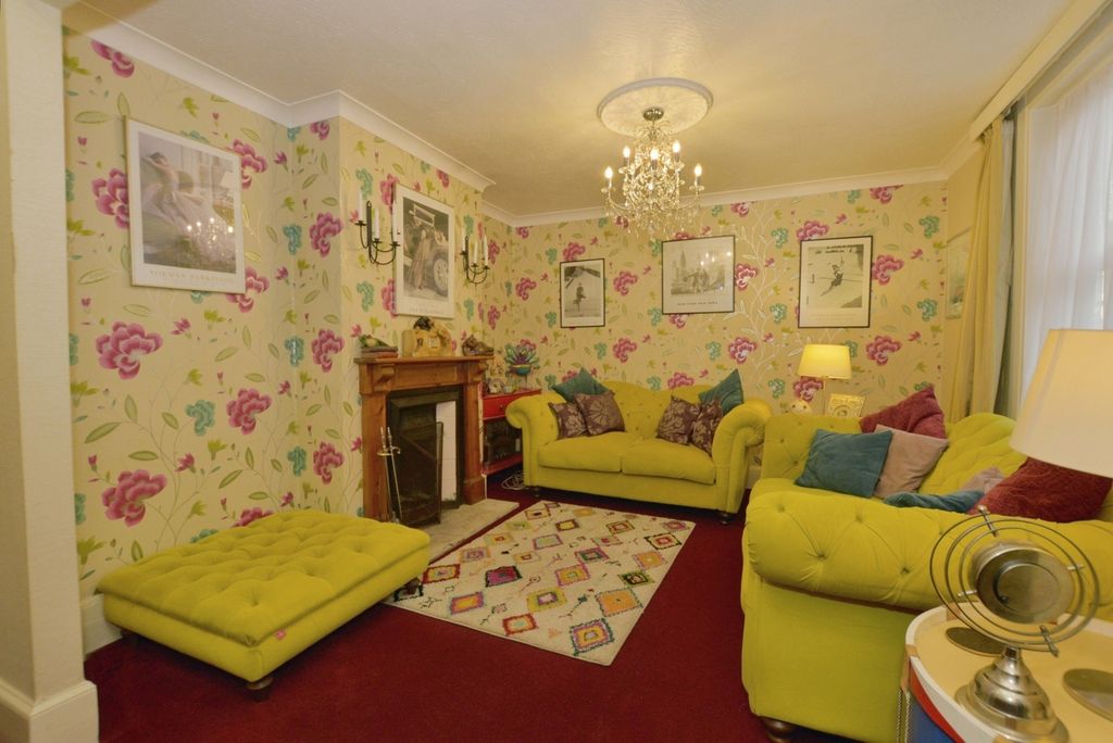 Property photo 2 of 17 Photo