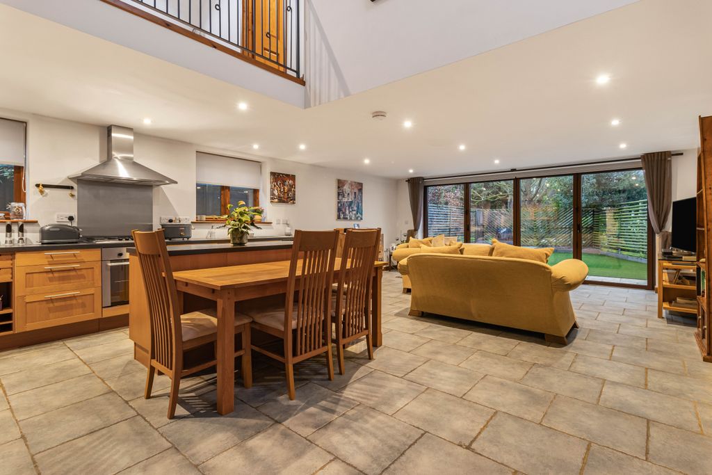 Property photo 2 of 27 2072819