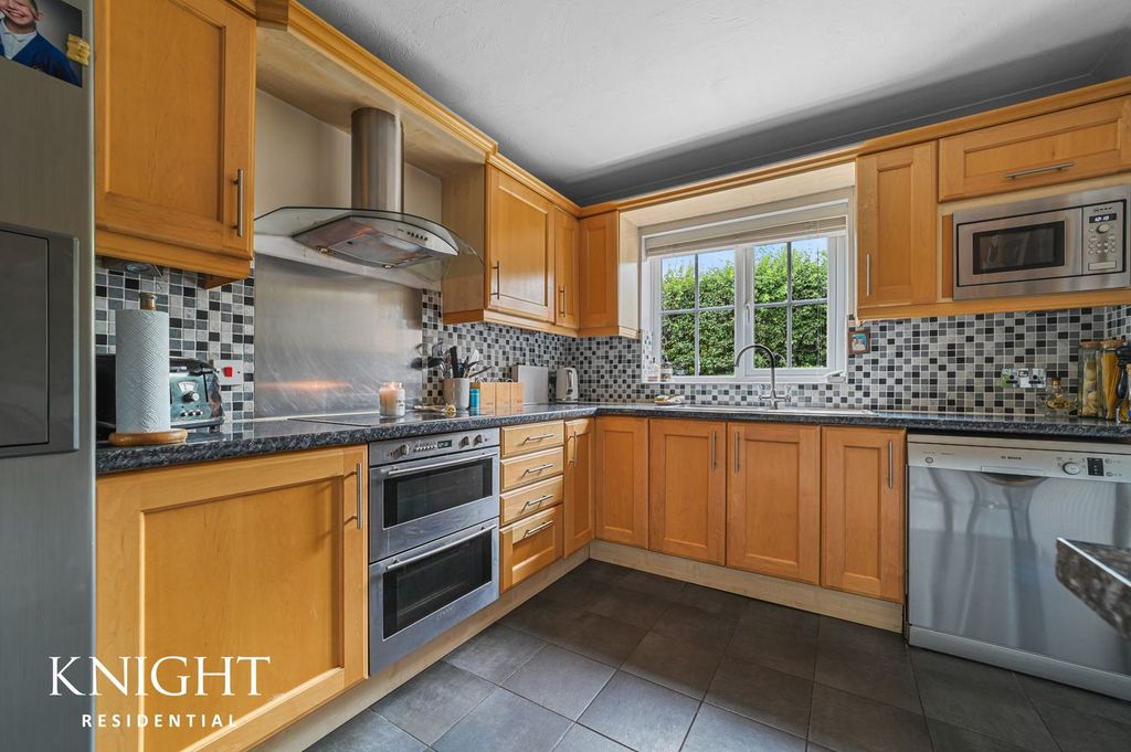 Property photo 2 of 22