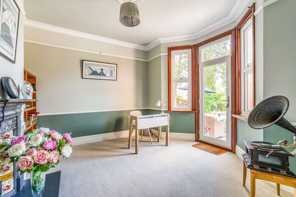 Additional image 18 of 6 bed detached house for saleChurch Avenue, Farnborough GU14