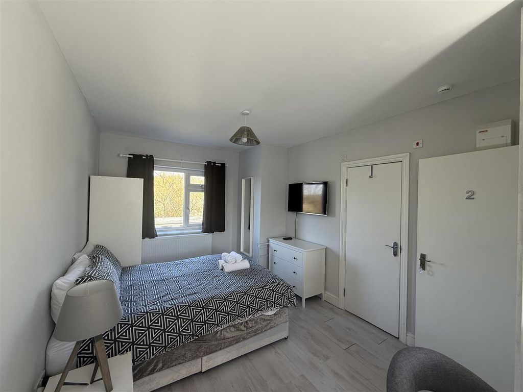 Property photo 3 of 8 Bedroom