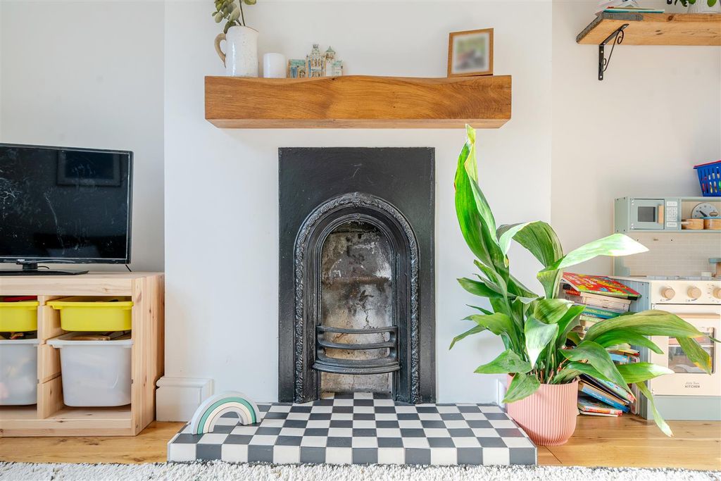 Property photo 1 of 18 1358966-14-68Da55714d604.Jpg