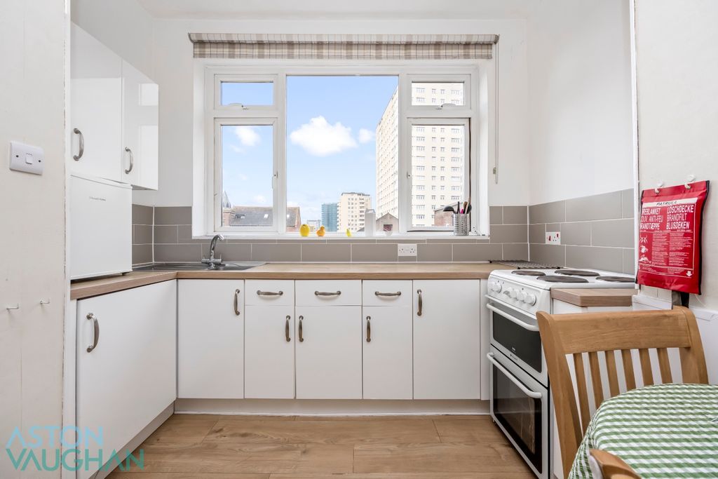 Property photo 2 of 10 4993381