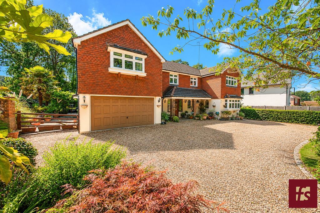 Property photo 1 of 32